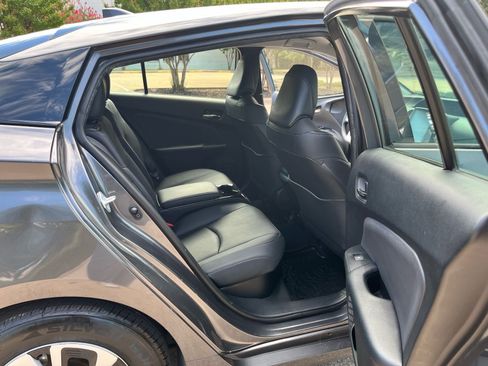 Used 2018 Toyota Prius Prime Premium image 16