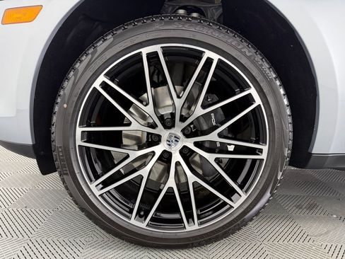 New 2026 Porsche Macan AWD/4WD image 14