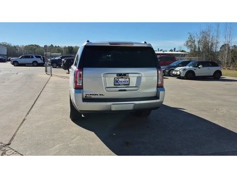 Used 2019 GMC Yukon XL SLT w/ Open Road Package image 7