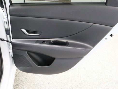 Used 2025 Hyundai Elantra SE FWD image 30