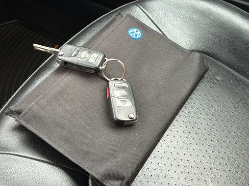 Used 2008 Volkswagen Beetle SE image 19