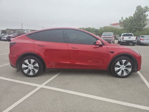 Used 2022 Tesla Model Y Long Range image 4