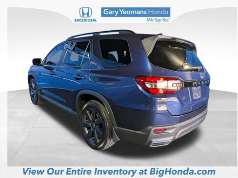 Used 2025 Honda Pilot Sport image 8