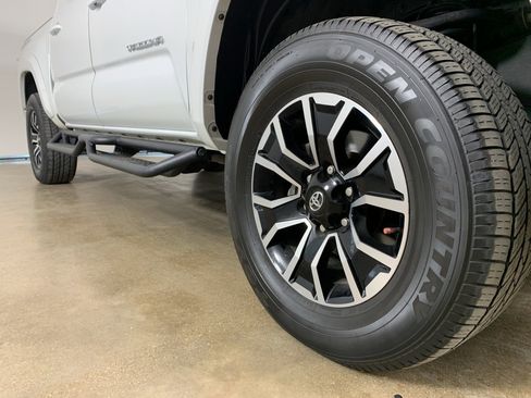 Used 2021 Toyota Tacoma TRD Sport w/ TRD Premium Sport Package image 7