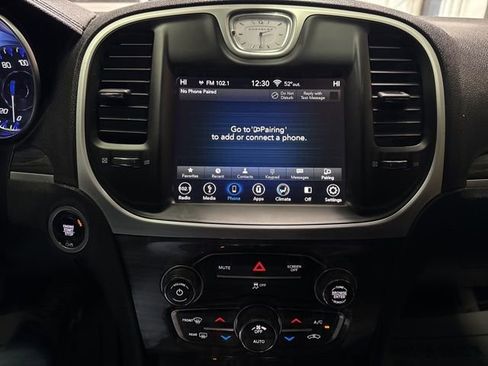 Used 2019 Chrysler 300 Touring w/ Sport Appearance Package image 10