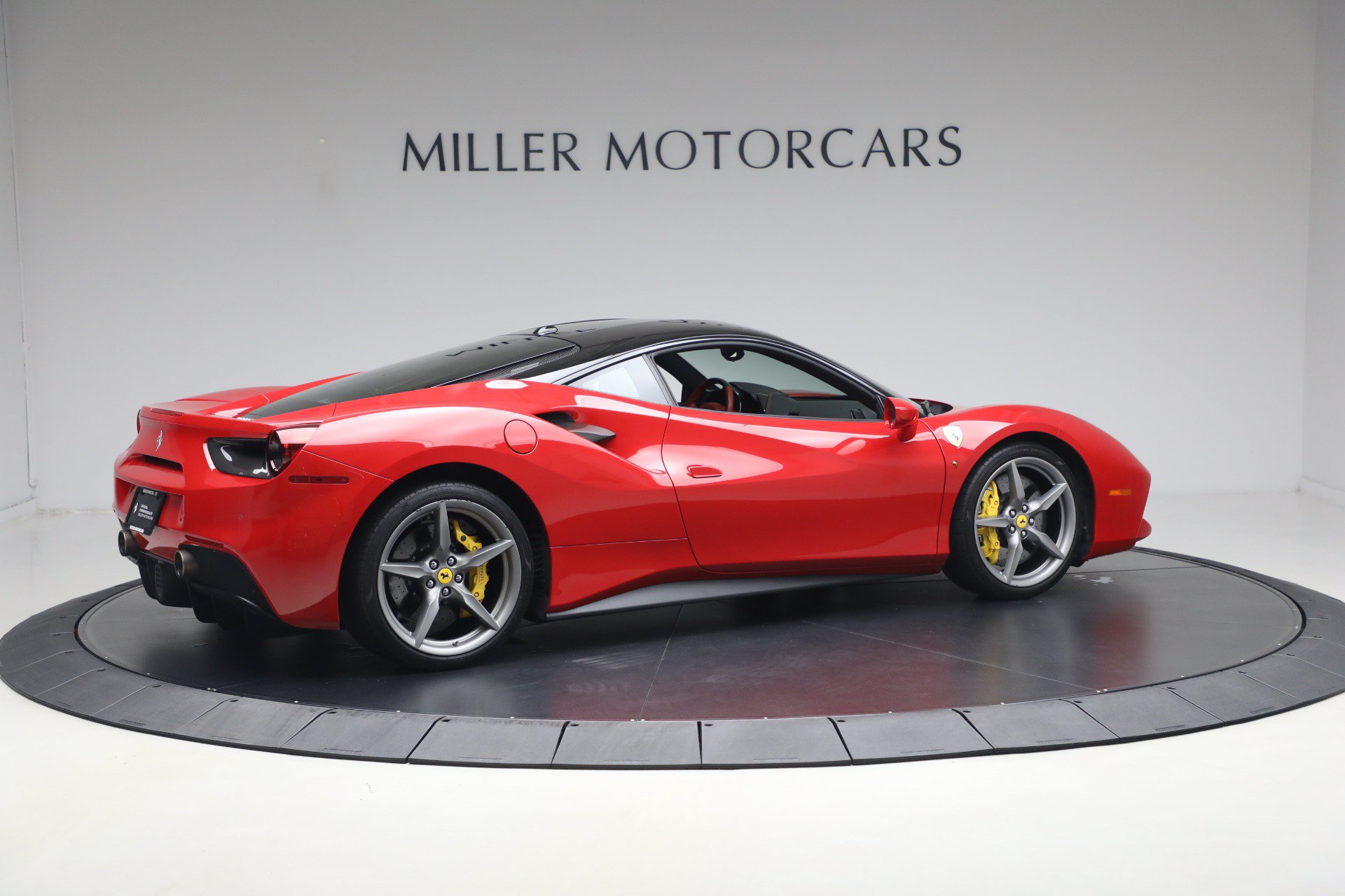 Certified 2018 Ferrari 488 GTB RWD image 8