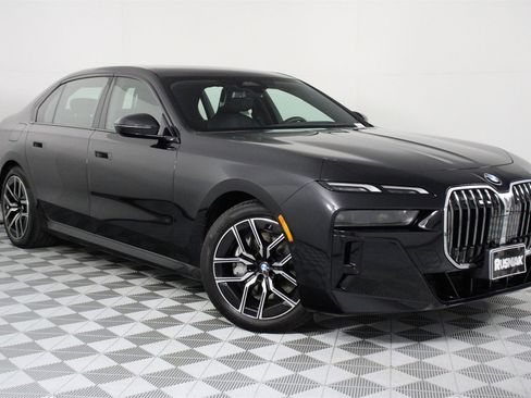 Used 2025 BMW 740i image 34