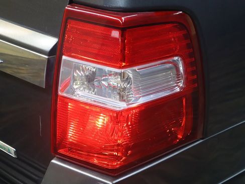 Used 2016 Ford Expedition EL XLT w/ Equipment Group 202A image 20