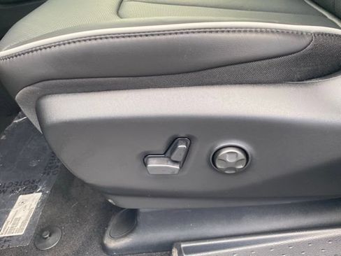 New 2026 Chrysler Pacifica Limited FWD image 17