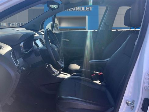 Used 2017 Chevrolet Trax LT w/ LT Convenience Package FWD image 21