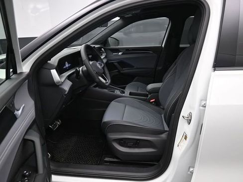 New 2026 Volkswagen Tiguan SE R-Line image 9