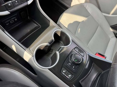 Used 2022 GMC Terrain SLT w/ Infotainment Package II AWD/4WD image 34