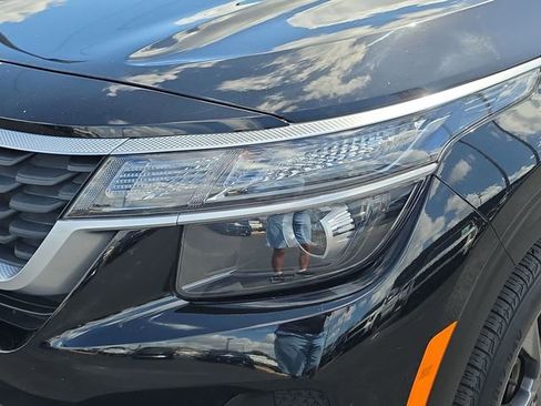 Used 2023 Kia Seltos LX image 18