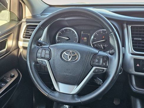Used 2017 Toyota Highlander XLE FWD image 35