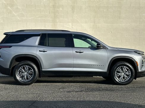 Certified 2024 Chevrolet Traverse LT image 3