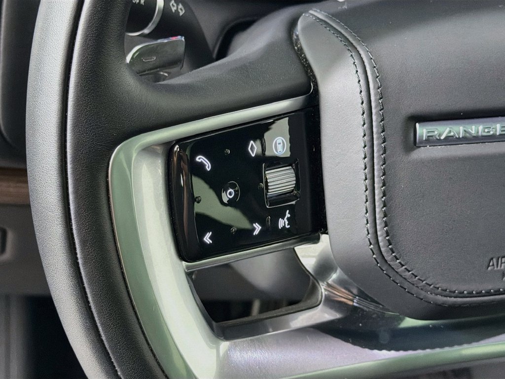 Used 2025 Land Rover Range Rover SE AWD/4WD image 10