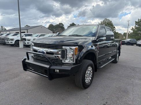 Used 2018 Ford F250 XLT w/ XLT Premium Package image 2