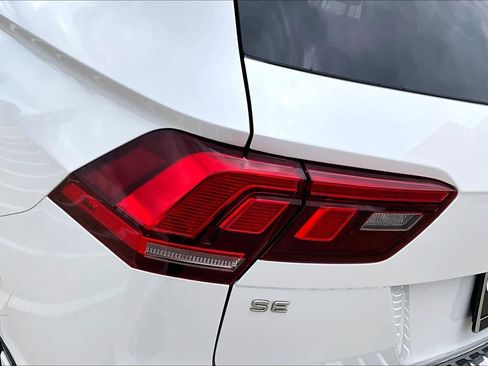 Used 2022 Volkswagen Tiguan SE R-Line FWD image 27