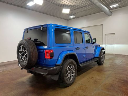 Used 2024 Jeep Wrangler Unlimited Sahara w/ Technology Group AWD/4WD image 33