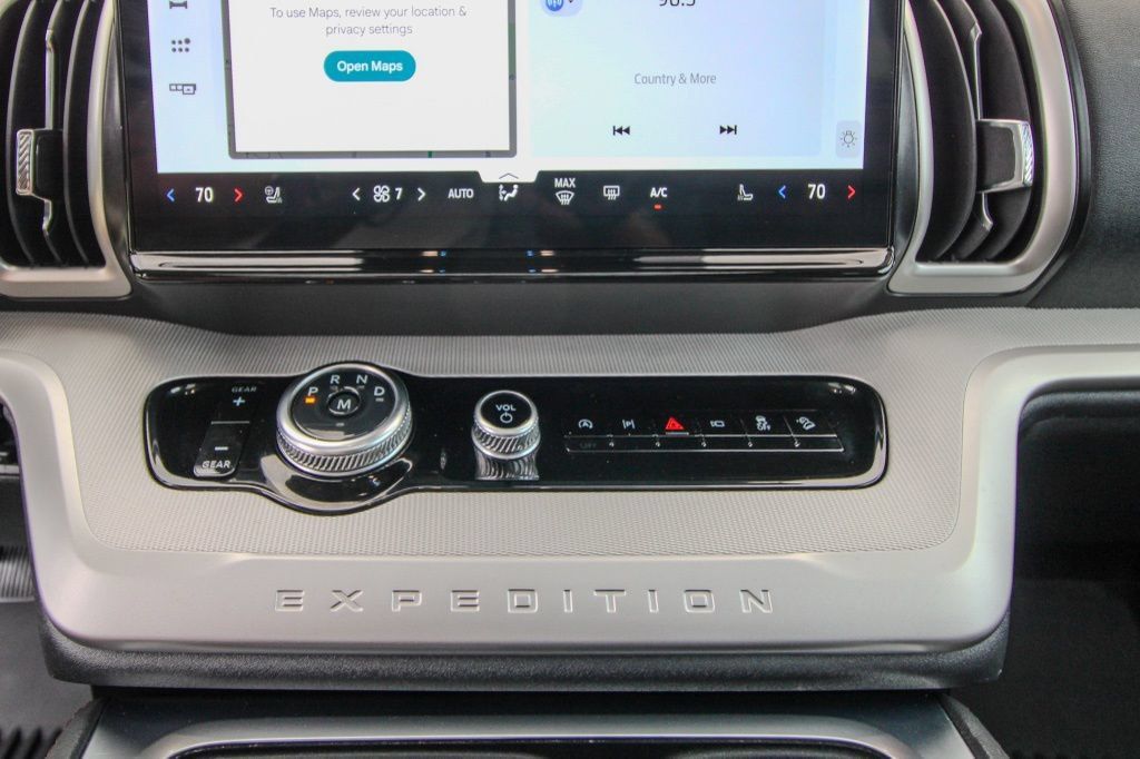 Used 2025 Ford Expedition Active AWD/4WD image 28