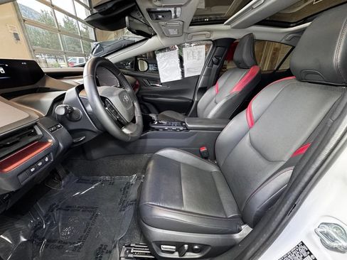 Used 2024 Toyota Prius Prime Premium FWD image 19