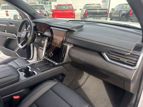 Used 2024 GMC Acadia Elevation AWD/4WD image 30