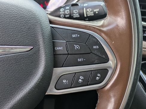 Used 2020 Chrysler Pacifica Limited w/ Advanced Safetytec Group FWD image 23