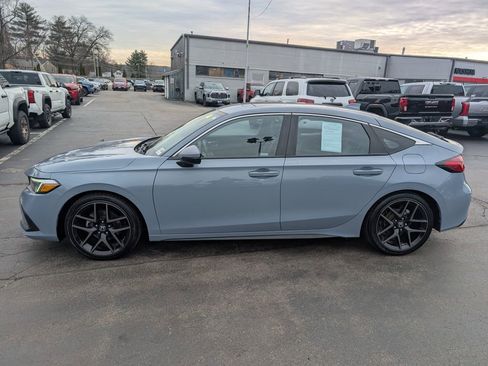 Used 2024 Honda Civic Sport Touring image 3