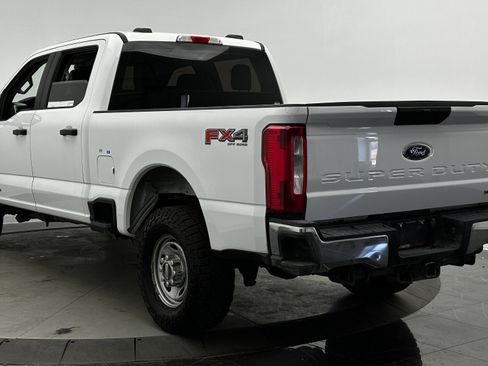 Used 2023 Ford F250 XL w/ FX4 Off-Road Package image 5
