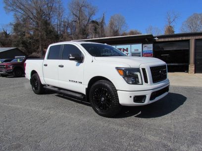 Used 2018 Nissan Titan SV w/ SV Convenience Package