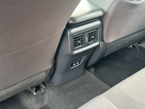 Used 2025 Toyota RAV4 XLE AWD/4WD image 35
