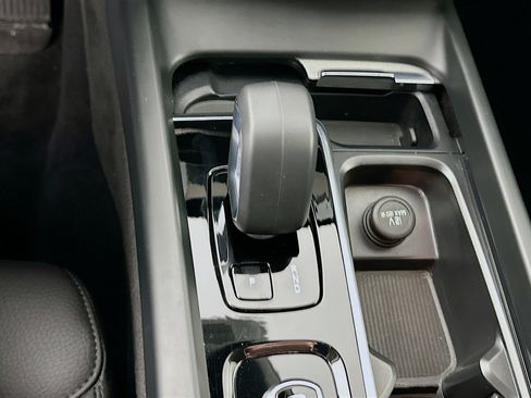 Used 2025 Volvo XC60 B5 Plus image 24