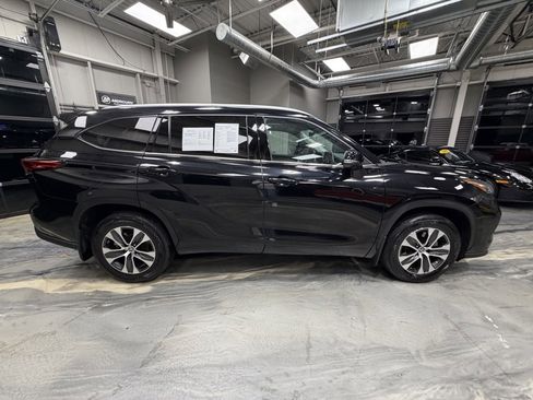 Used 2022 Toyota Highlander XLE image 35