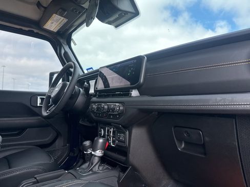 Used 2025 Jeep Gladiator Sport image 27