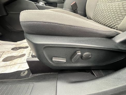 Used 2020 Ford Escape SE image 17