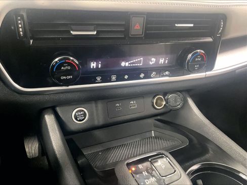 Used 2021 Nissan Rogue SV image 25