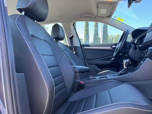 Used 2024 Volkswagen Jetta SE FWD image 19