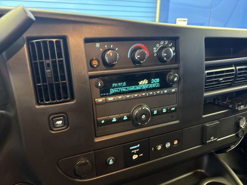 Used 2024 GMC Savana 2500 w/ Driver Convenience Package RWD image 16