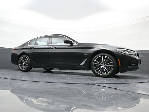 Used 2023 BMW 530e xDrive w/ Executive Package image 22