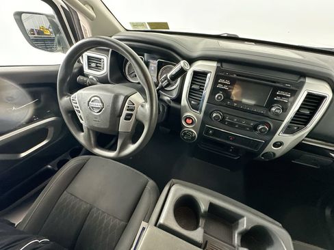 Used 2017 Nissan Titan SV AWD/4WD image 9