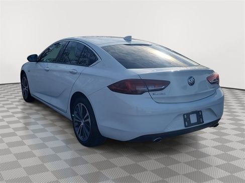 Used 2018 Buick Regal Essence image 4