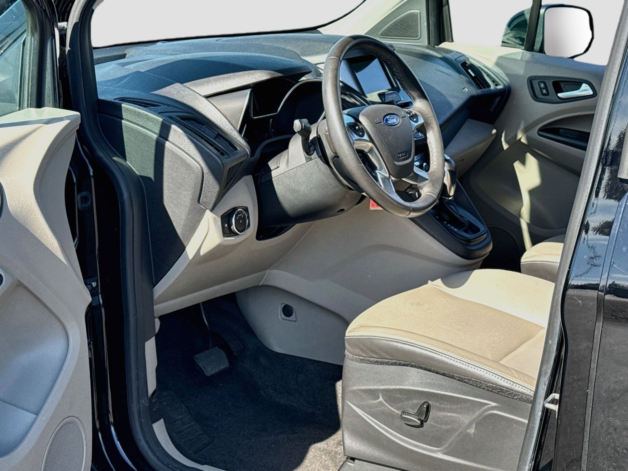 Used 2018 Ford Transit Connect Titanium FWD image 11