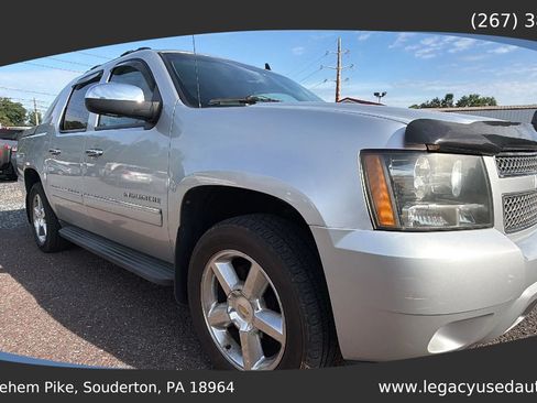 Used 2012 Chevrolet Avalanche LTZ AWD/4WD image 24