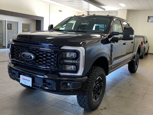 New 2026 Ford F350 Lariat w/ Tremor Off-Road Package AWD/4WD image 4