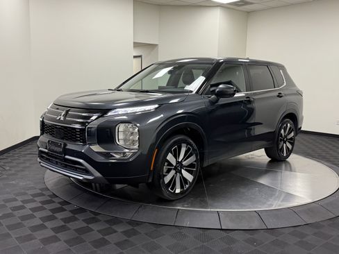 Used 2025 Mitsubishi Outlander SE AWD/4WD image 4
