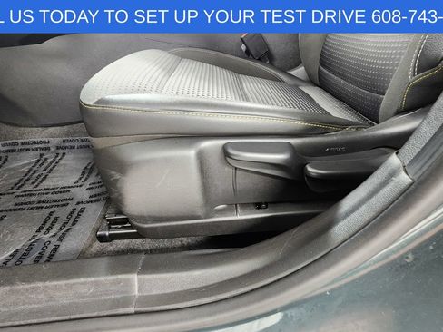 Used 2025 Chevrolet Trax LT FWD image 11