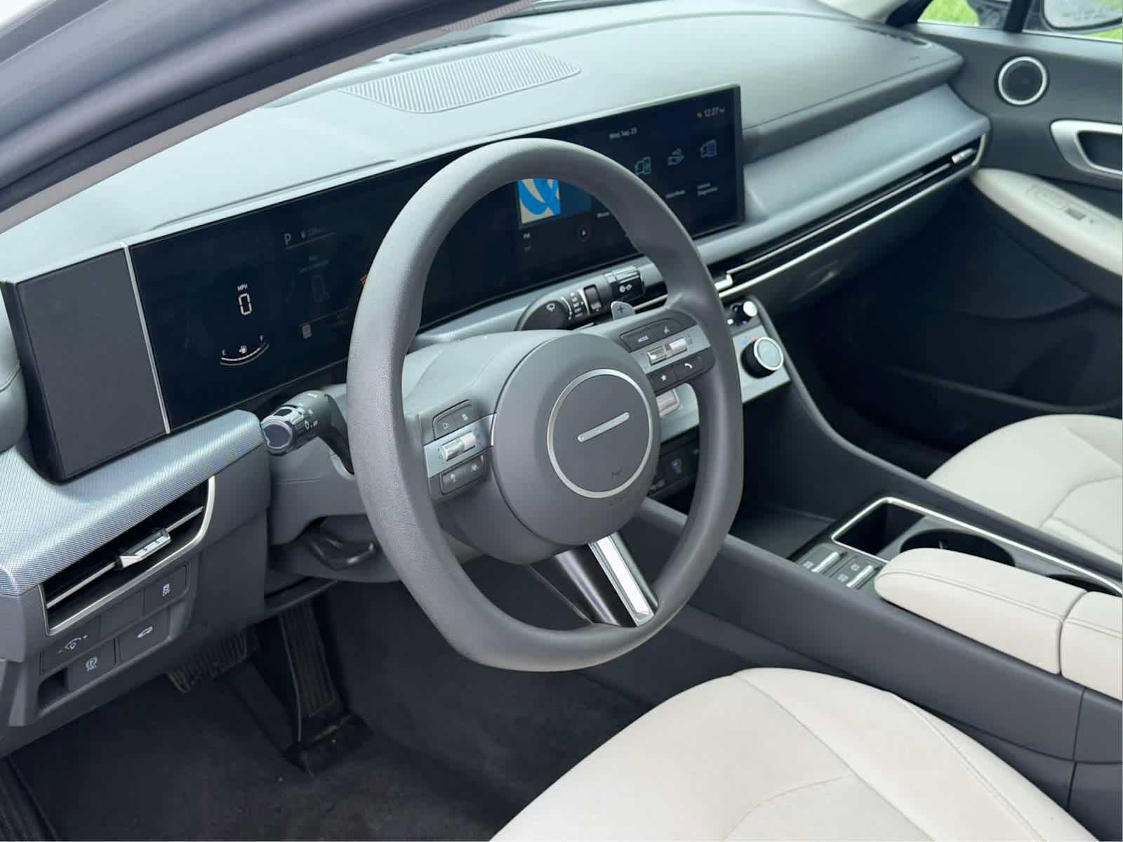 Used 2025 Hyundai Sonata SEL FWD image 31