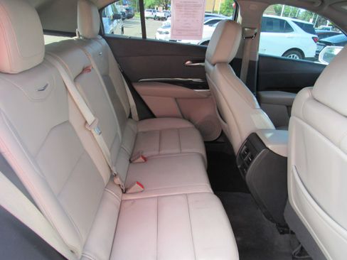 Used 2021 Cadillac XT4 Premium Luxury FWD image 13