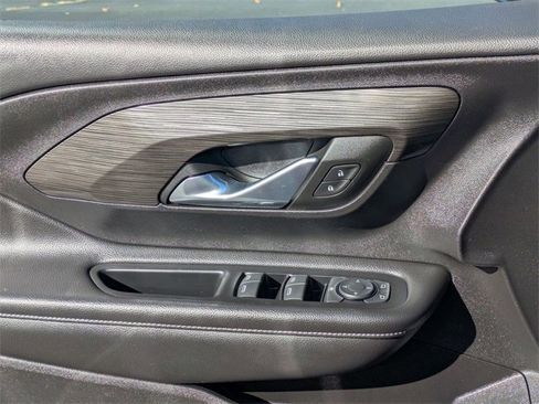 Used 2023 GMC Terrain SLE w/ Driver Convenience Package image 12