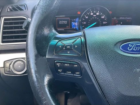 Used 2016 Ford Explorer XLT w/ Equipment Group 202A AWD/4WD image 17
